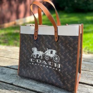 Field Tote 40 With Horse And Carriage by Coach